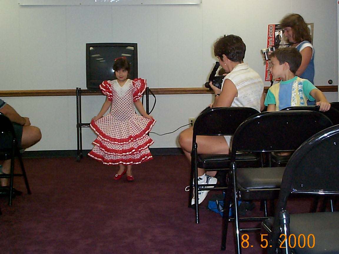 ./2000/Carina's Modeling Class/DCP00241.JPG